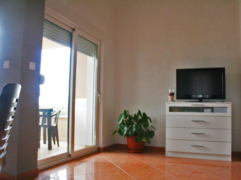 TV a/nebo společenská místnost v ubytování Apartments Kristina