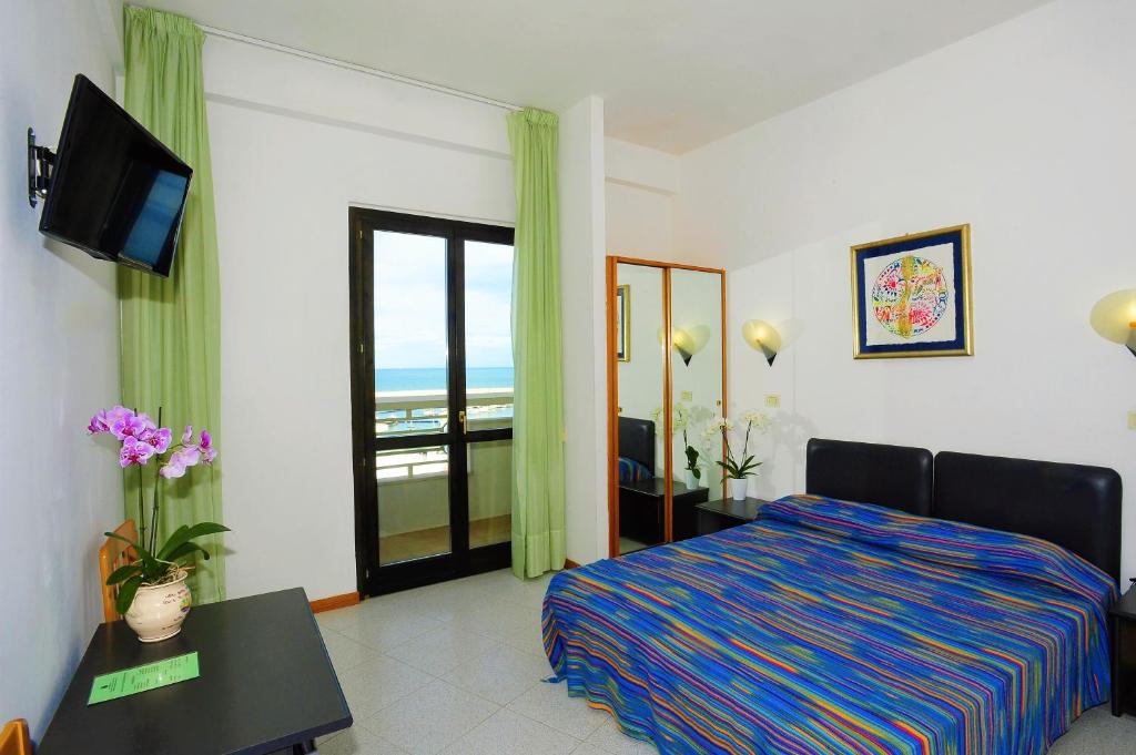 Postel nebo postele na pokoji v ubytování Hotel Borgo Marina