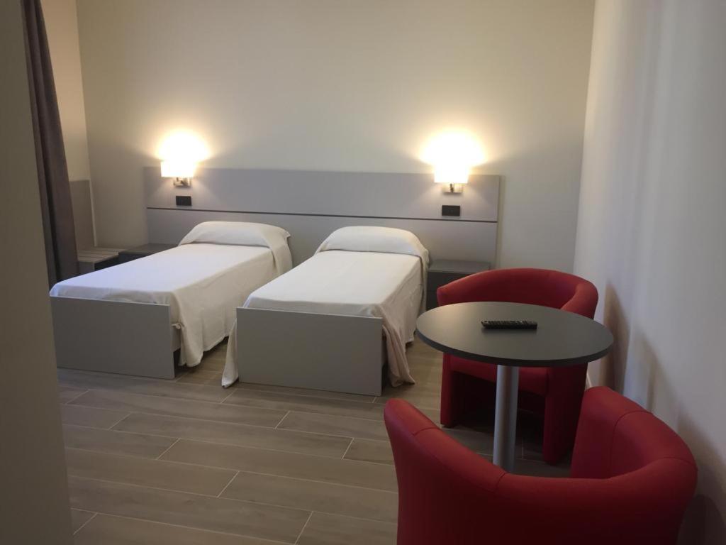 Postel nebo postele na pokoji v ubytování ROMA ROOMS