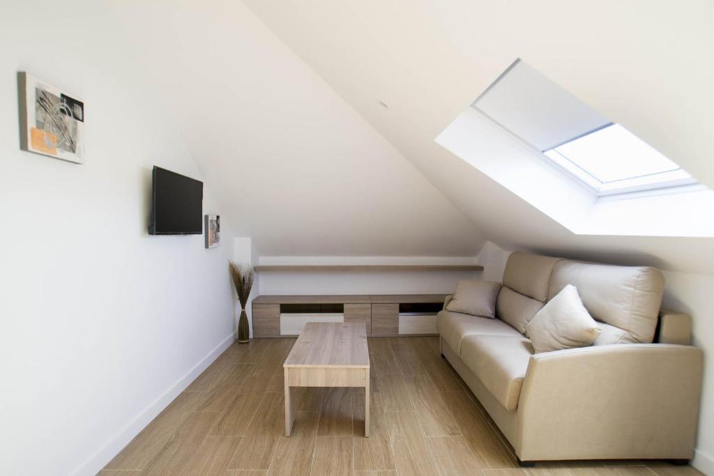 A television and/or entertainment centre at Hostel Albergue O Mesón - Habitación superior Luxury