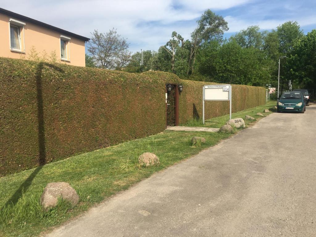 a fence with a car parked next to a street at Haus Springpfuhl EG in Berlin