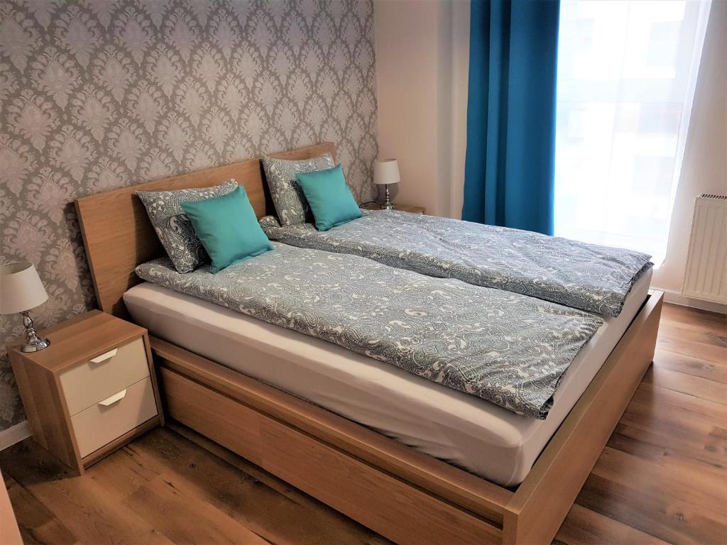 מיטה או מיטות בחדר ב-Apartament B&F Poznań Business & Family Nałkowskiej