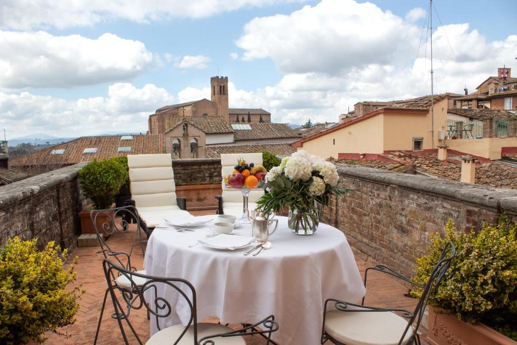Balkón nebo terasa v ubytování Grand Hotel Continental Siena - Starhotels Collezione