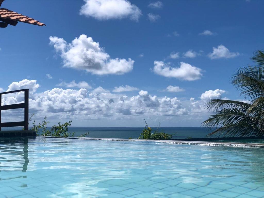 Bazén v ubytování Pousada Paradise Vista do Atlantico nebo v jeho okolí