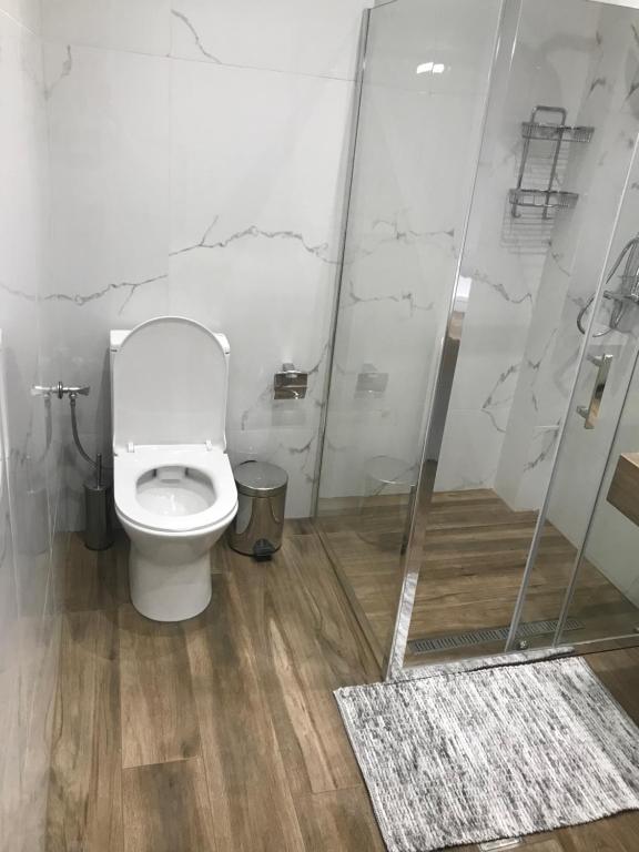 A bathroom at Stratonikis Apartments