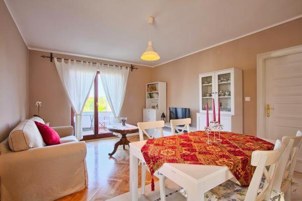 TV a/nebo společenská místnost v ubytování Apartman Turk