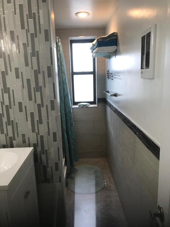 Kuchyň nebo kuchyňský kout v ubytování Sandy's Place NYC 1