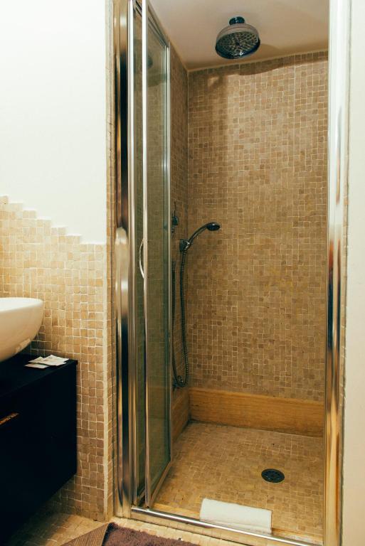 A bathroom at B&B CultRoma Roof Garden