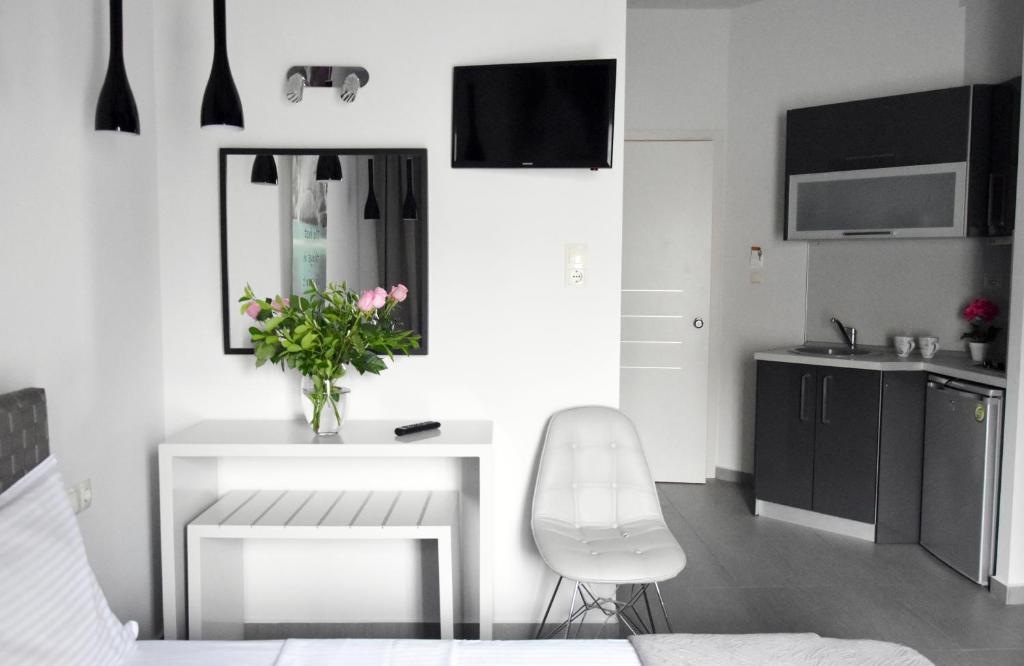 CROSS PLAZA, Stavros (updated prices 2025) - 3