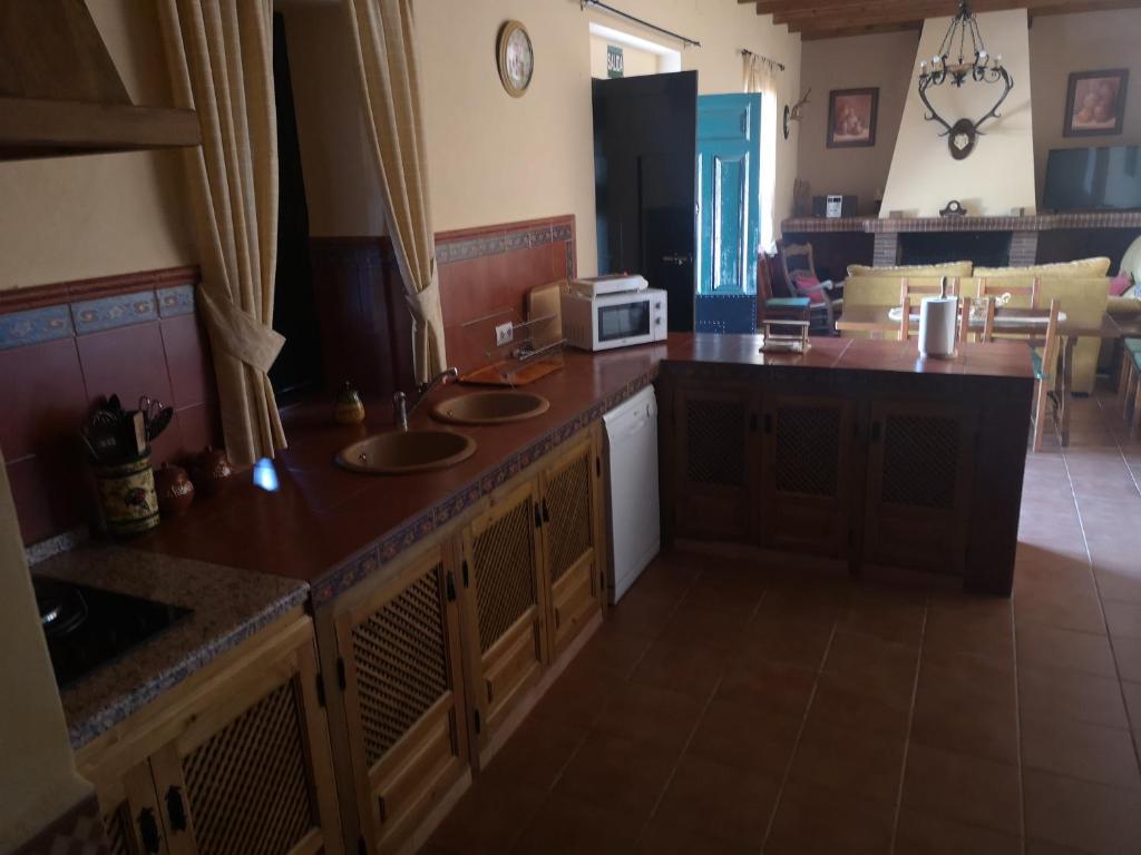 A kitchen or kitchenette at CASA RURAL LA DEHESILLA
