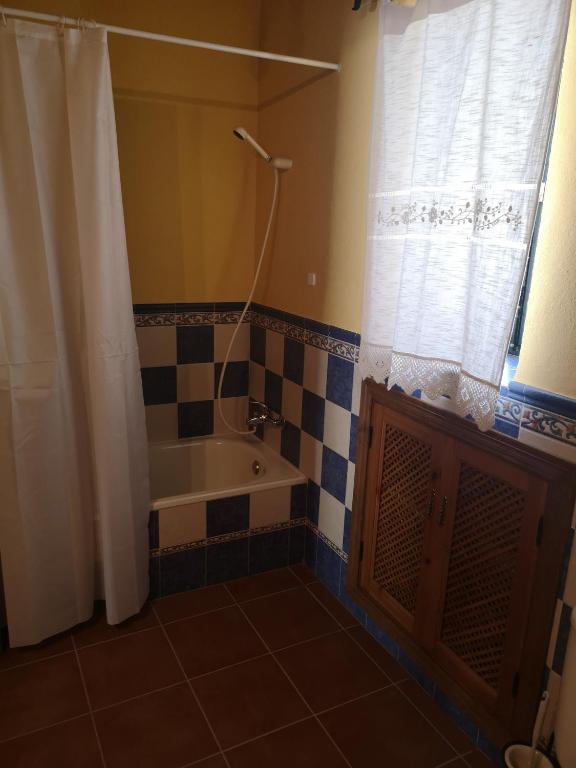 A bathroom at CASA RURAL LA DEHESILLA