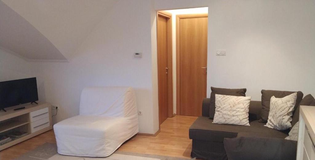 Televízia a/alebo spoločenská miestnosť v ubytovaní Sunrise 3 Apartment