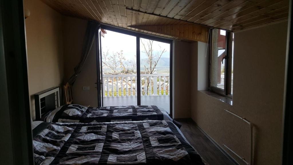 Postel nebo postele na pokoji v ubytování Ronini Telavi