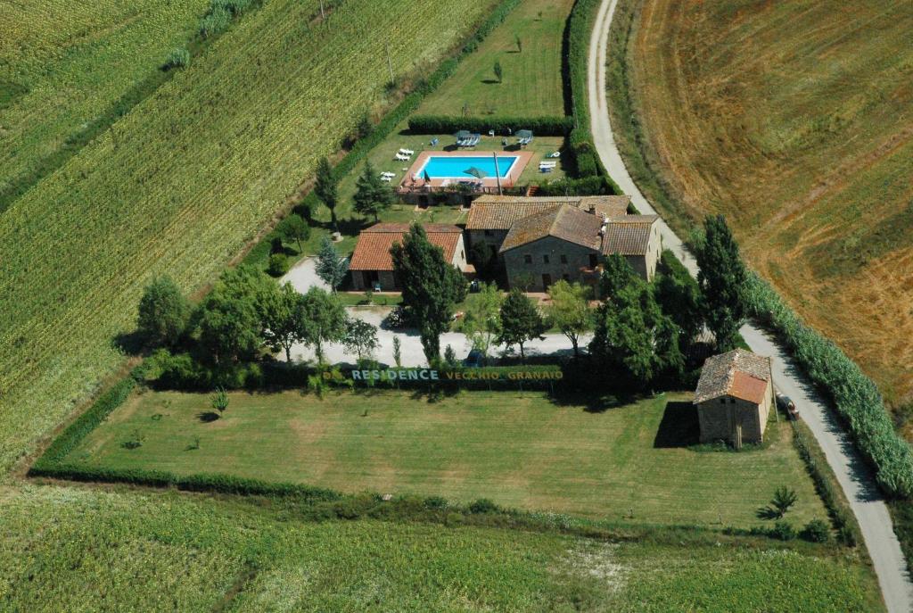 The swimming pool at or close to Casa Vacanze Vecchio Granaio