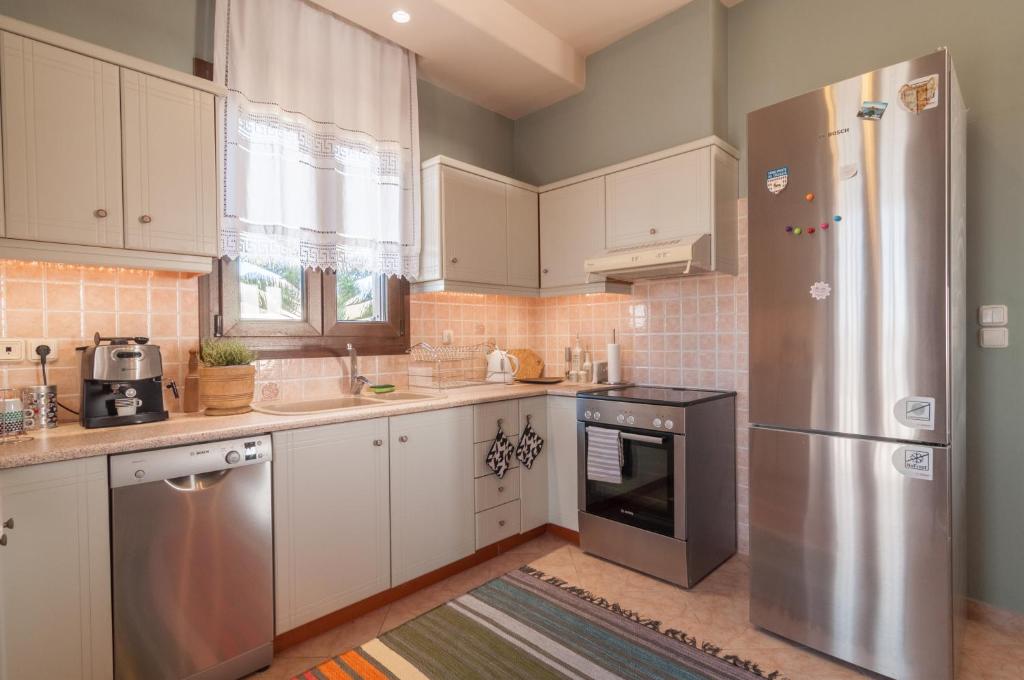 A kitchen or kitchenette at Naxos View