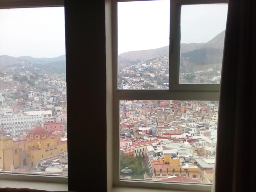 Nespecifikovaný výhled na hory nebo výhled na hory při pohledu z hotelu