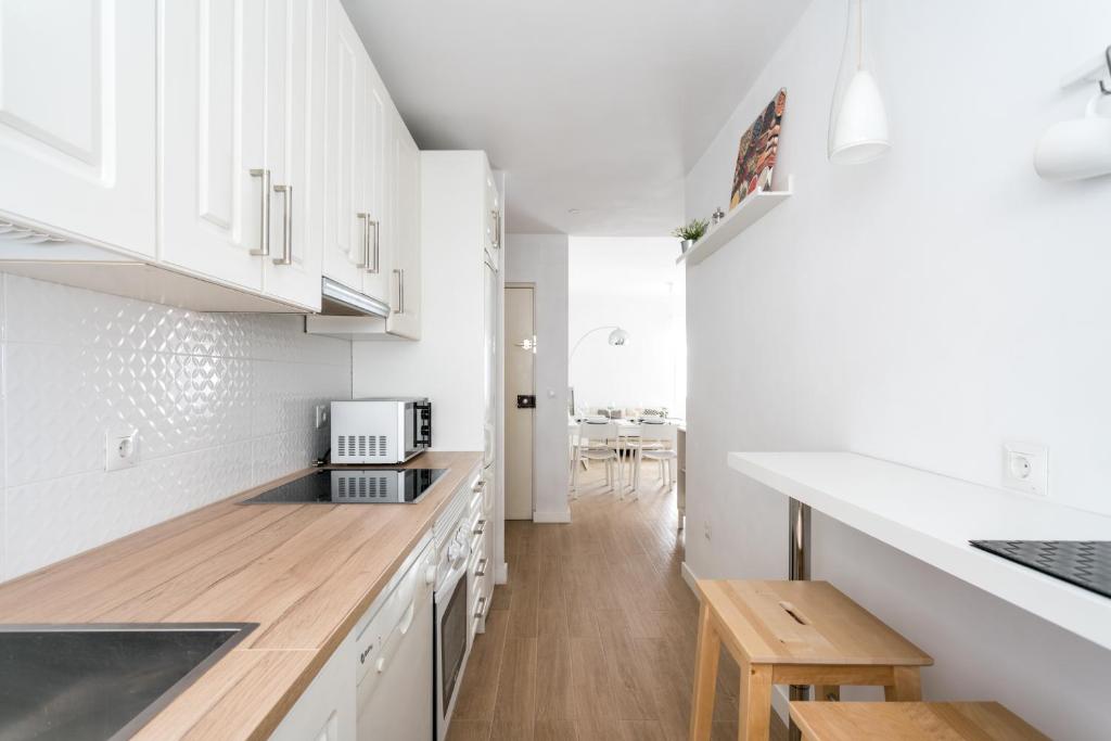 Kuchyňa alebo kuchynka v ubytovaní TRIANA 3 Bedrooms & 2 bath Parking Included