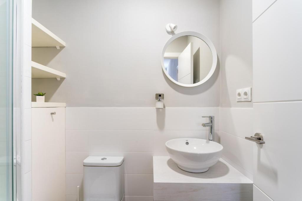 Kúpeľňa v ubytovaní TRIANA 3 Bedrooms & 2 bath Parking Included