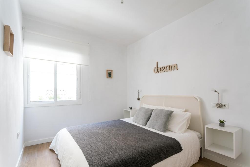 Posteľ alebo postele v izbe v ubytovaní TRIANA 3 Bedrooms & 2 bath Parking Included