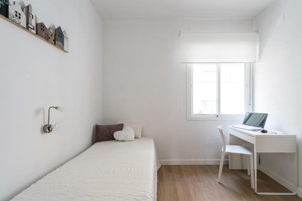 Posteľ alebo postele v izbe v ubytovaní TRIANA 3 Bedrooms & 2 bath Parking Included