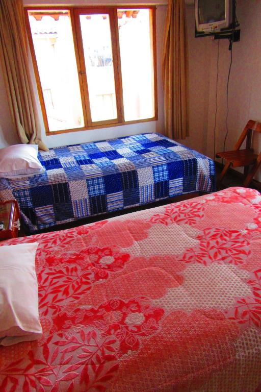 a bedroom with a bed and a window at Hospedaje Kamila in Cusco