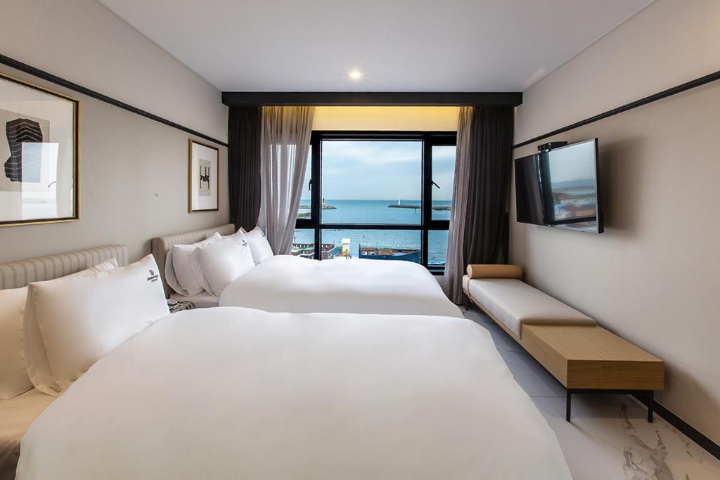 Brown Dot Gijang Yeonhwari - Salle Jumelle Avec Vue Sur La Mer