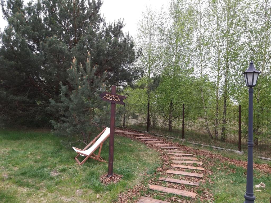 Zahrada ubytování Miodowy Zakątek Całoroczne Domki i Pokoje przy Suntago, Deepspot, Pyszne Śniadania, Grill, Ognisko