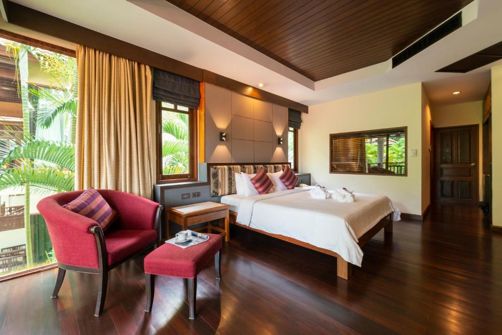 Postel nebo postele na pokoji v ubytování Khaolak Bayfront Resort