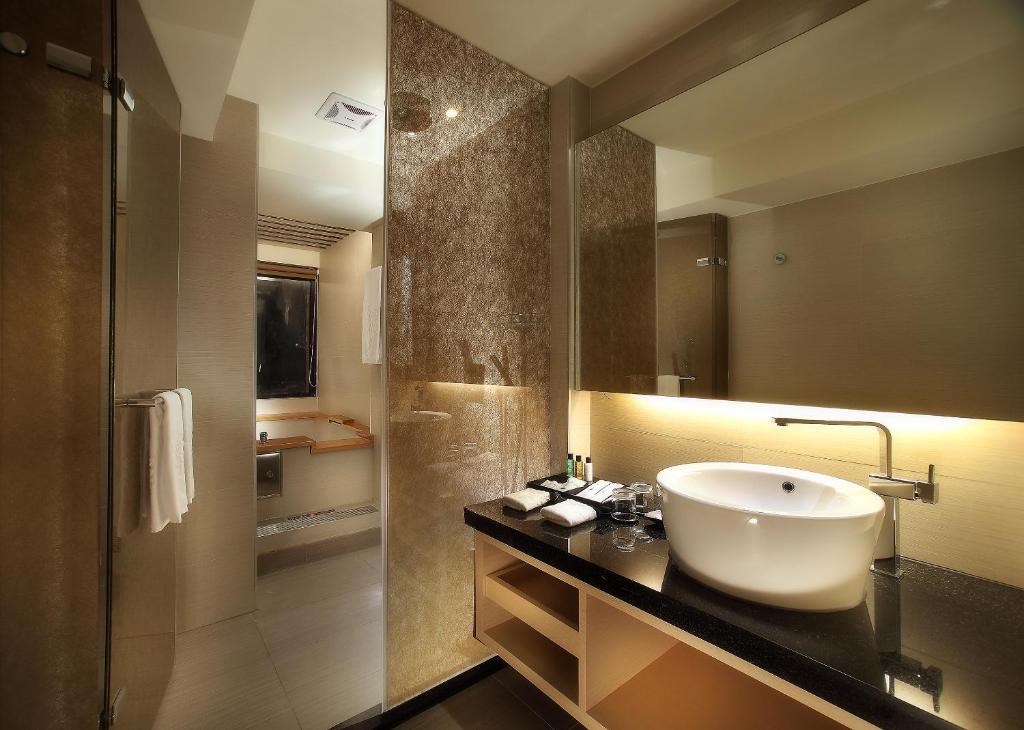 Sun Moon Lake Hotel - Deluxe Twin Room With Mountain View