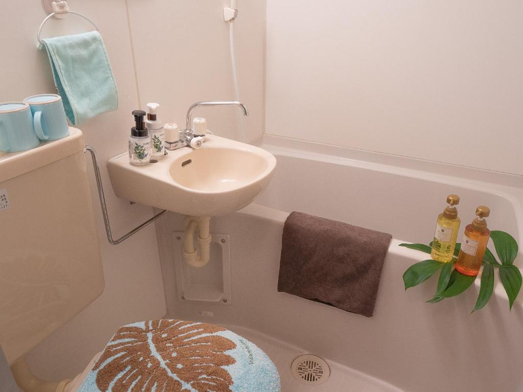 Koupelna v ubytování 森のフェアリー Cottage Morino Fairy All cotage with open-air bath with sea view or river view
