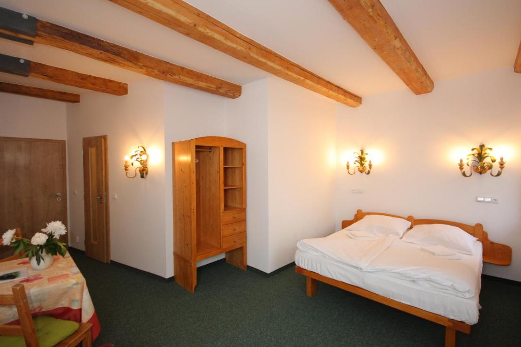 A bed or beds in a room at Seeberg