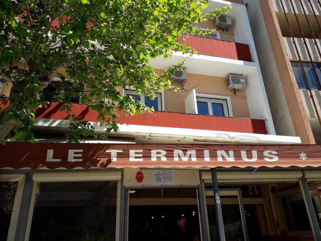 Fotografie z fotogalerie ubytování Hotel Le Terminus v destinaci Le Lavandou