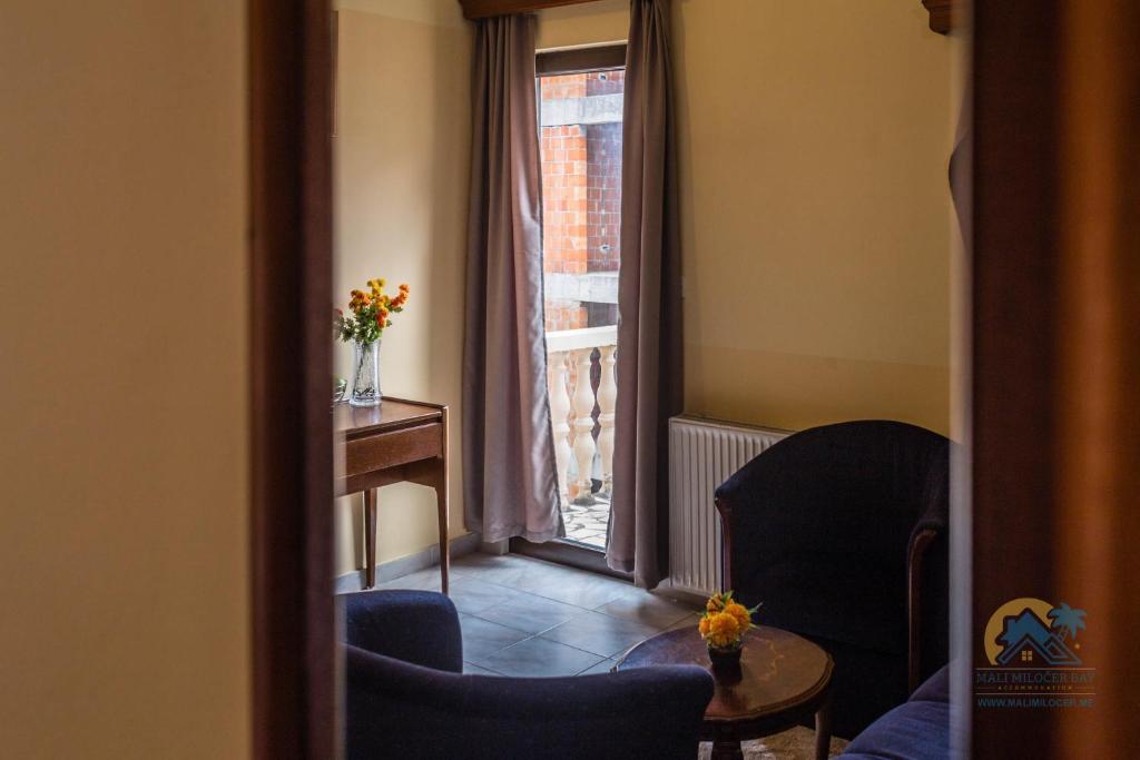 Posezení v ubytování Mali Miločer Bay Accommodation