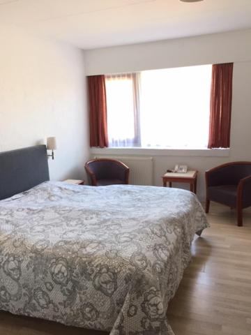 Postel nebo postele na pokoji v ubytování Hotel Laasby Kro