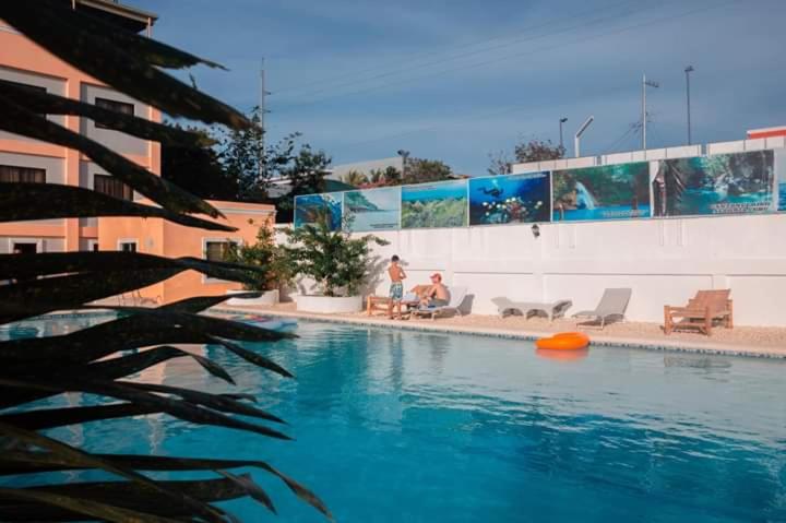 Bazén v ubytování Adams View Hotel nebo v jeho okolí