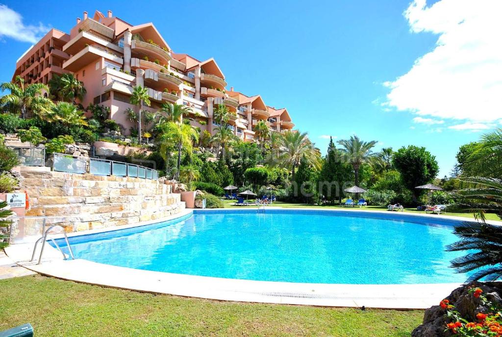 Magna Marbella - Apartamento de Lujo y golf en zona de Puerto Banús - Housity