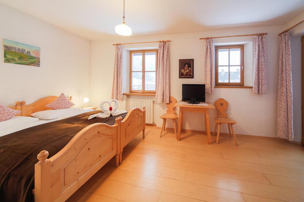 Televiisor ja/või meelelahutuskeskus majutusasutuses Hotel Rosengarten