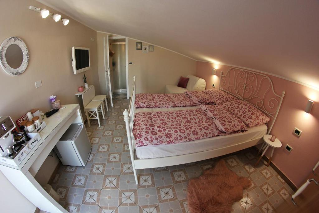 Postel nebo postele na pokoji v ubytování Room and Apartment Doris