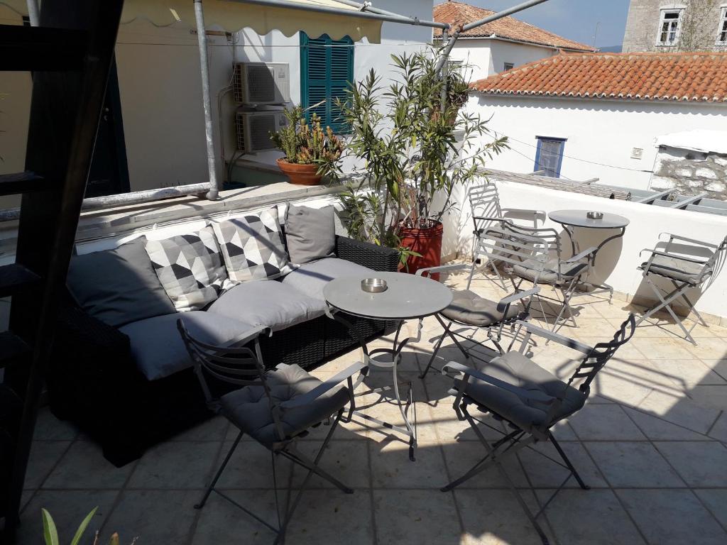 A seating area at Filenia