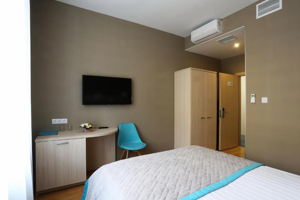 UHOTEL - Tweepersoonskamer Met Eigen Badkamer