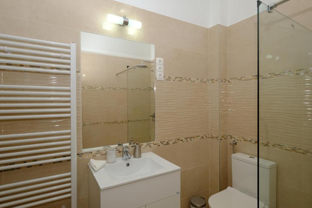 Łazienka w obiekcie Mária Apartman Pécs