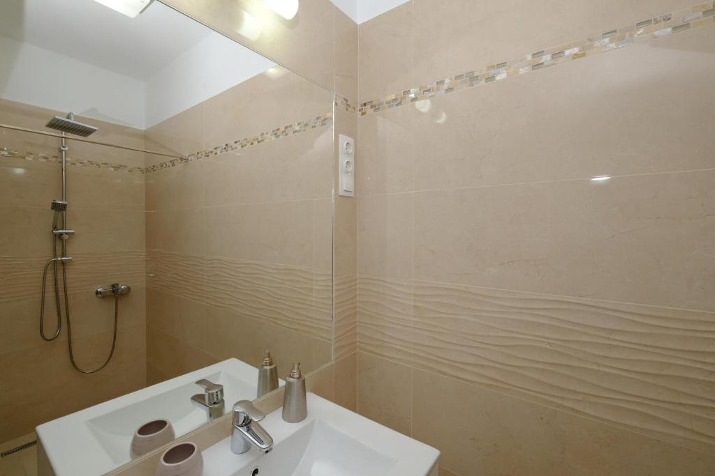 Łazienka w obiekcie Mária Apartman Pécs