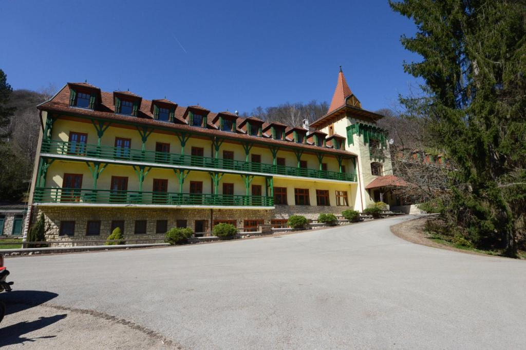 Budynek, w którym mieści się hotel