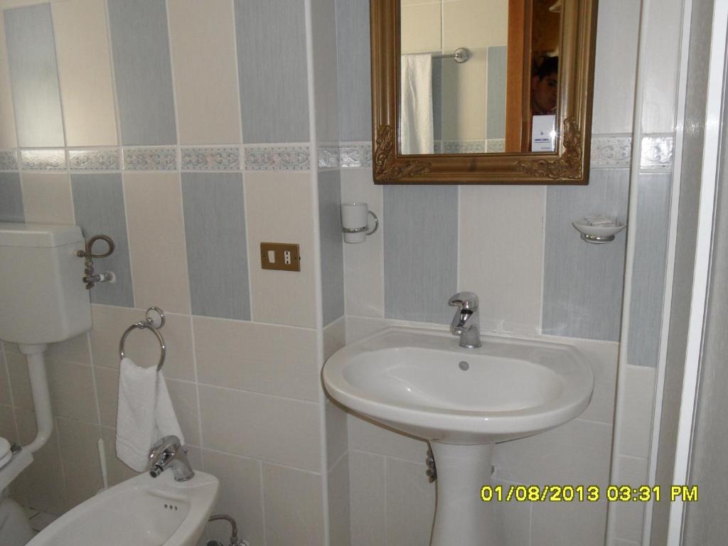 Bed & Breakfast Garrupa - Single Room With Small Double Bed