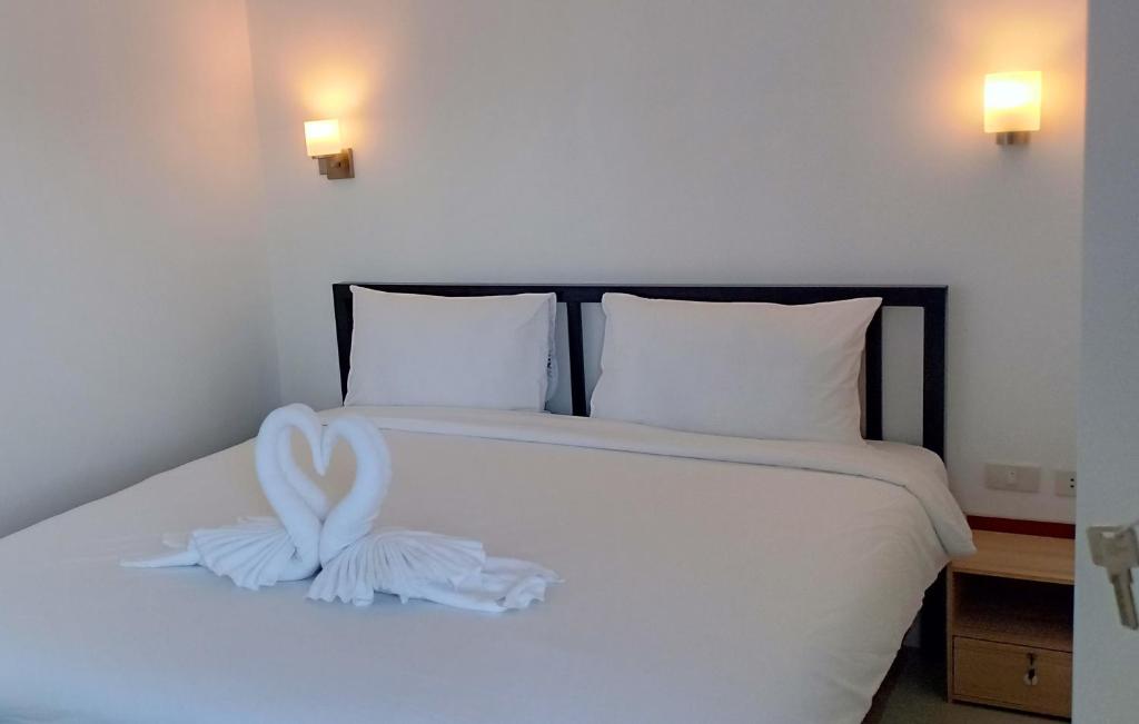 Voodi või voodid majutusasutuse Chaweng best hotel and hostel samui toas