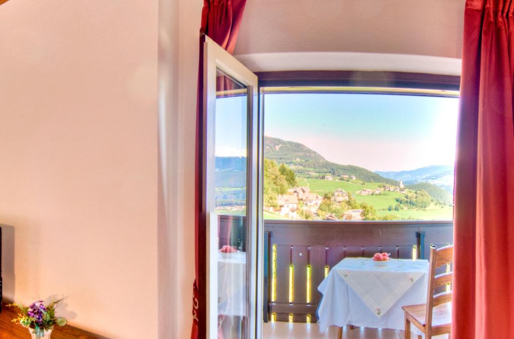 Nespecifikovaný výhled na hory nebo výhled na hory při pohledu z aparthotelu
