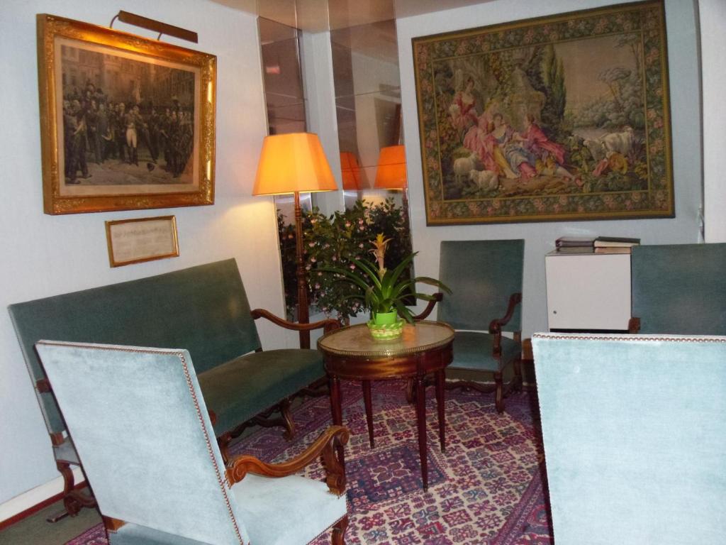 Posezení v ubytování Hôtel De Bale