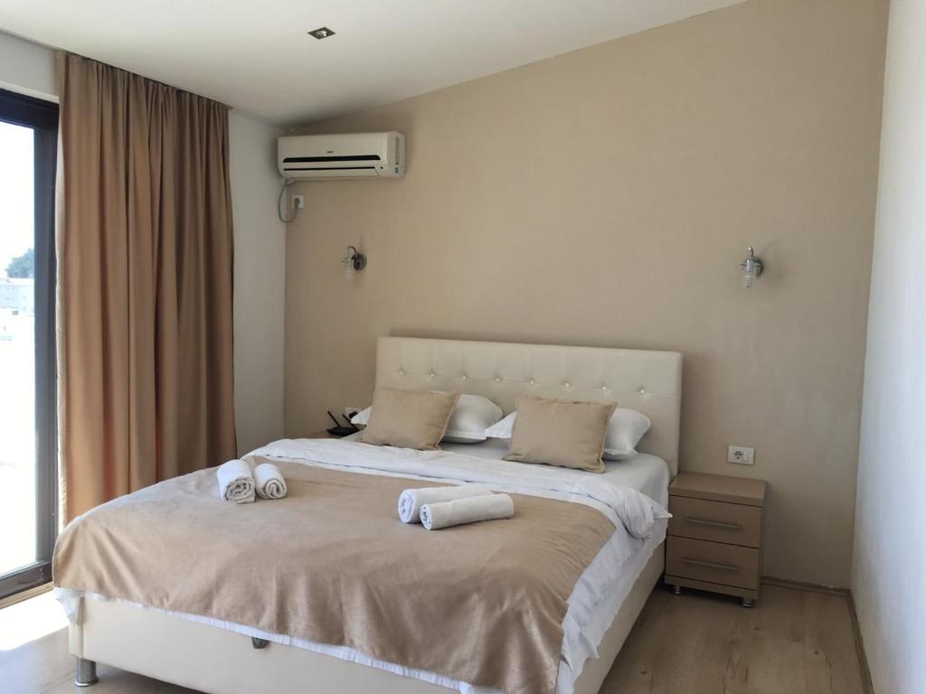 Postel nebo postele na pokoji v ubytování Days Inn Apartments
