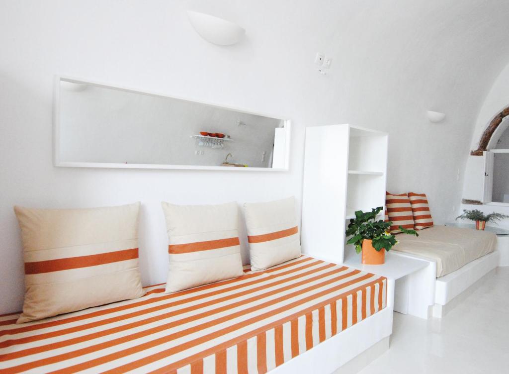 A seating area at White Grape Suites