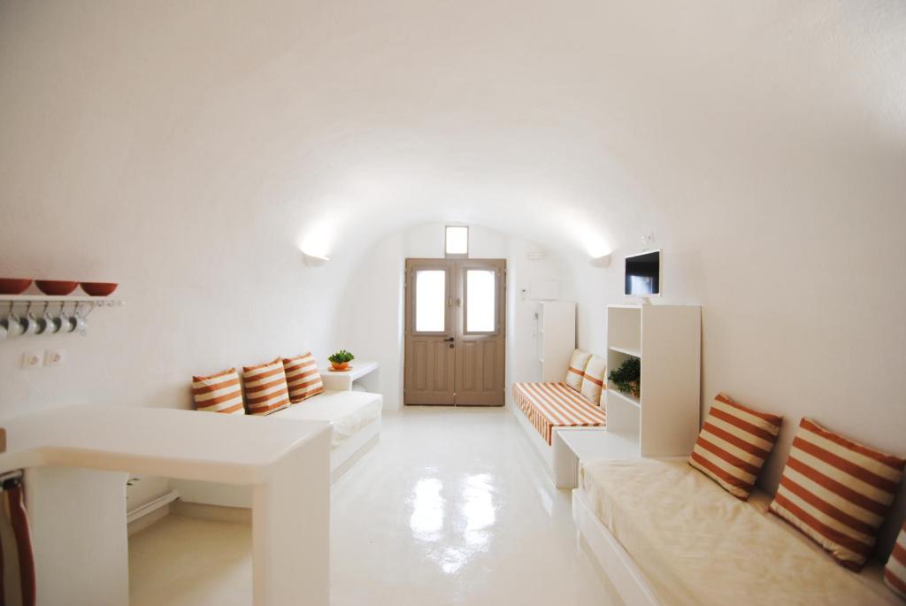 A seating area at White Grape Suites